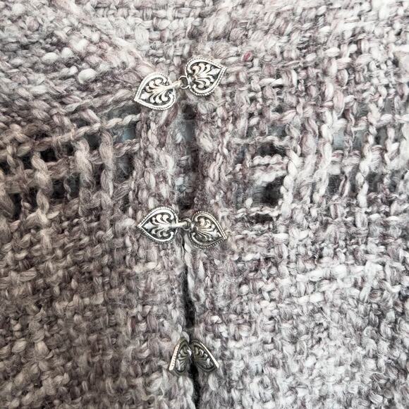 Hand Knit Crochet Poncho Shawl Ornat Metal Clasps Hook Cottage Lavender Gray - Picture 6 of 8